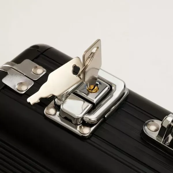 Քեյս «Սև Ալյումինե»